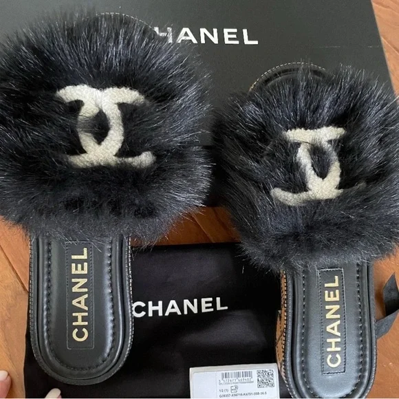 Chanel CC 22B Logo Fur Shearling Slides Sandals 36.5 - Picture 3 of 4